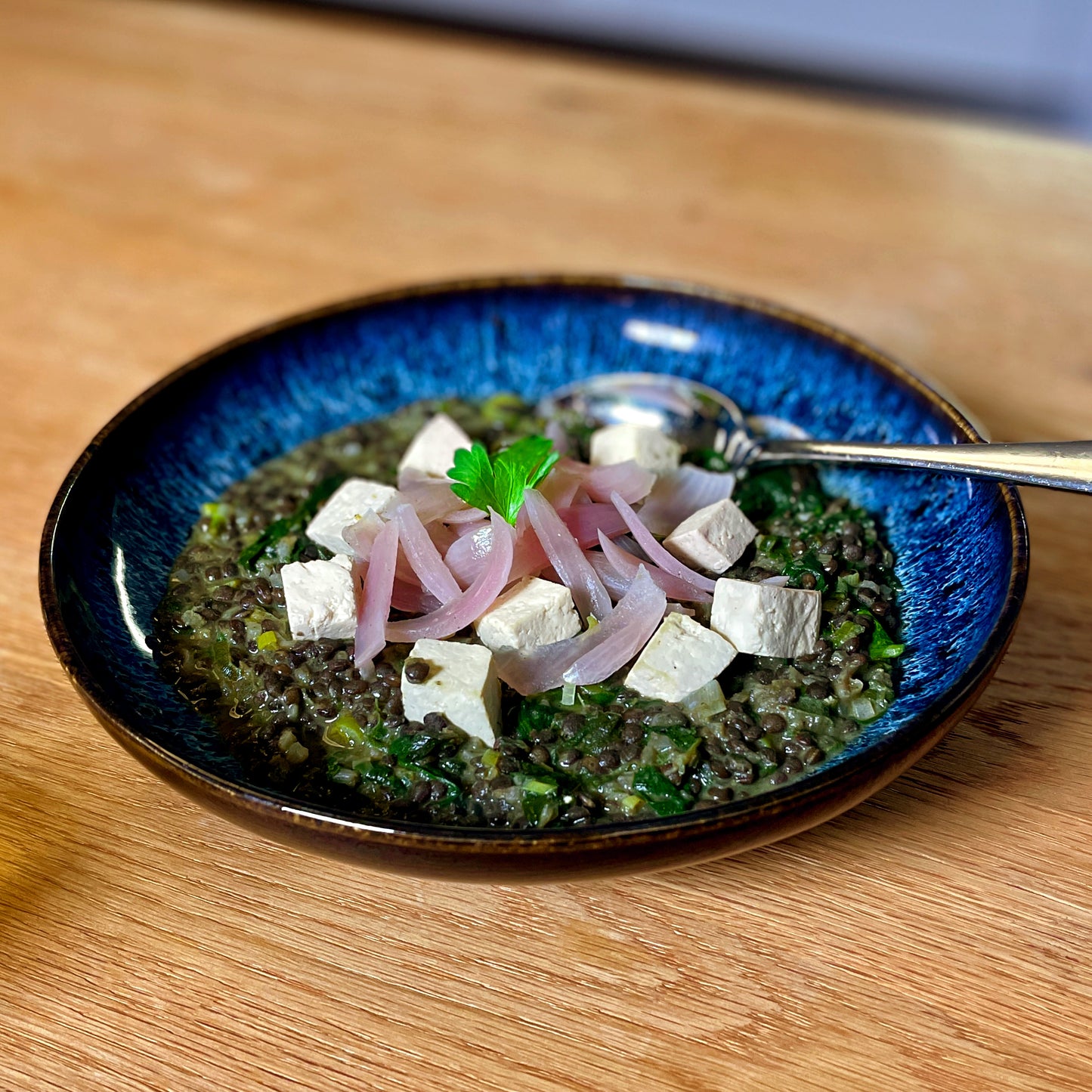 Beluga-Linsen Curry mit Seidentofu