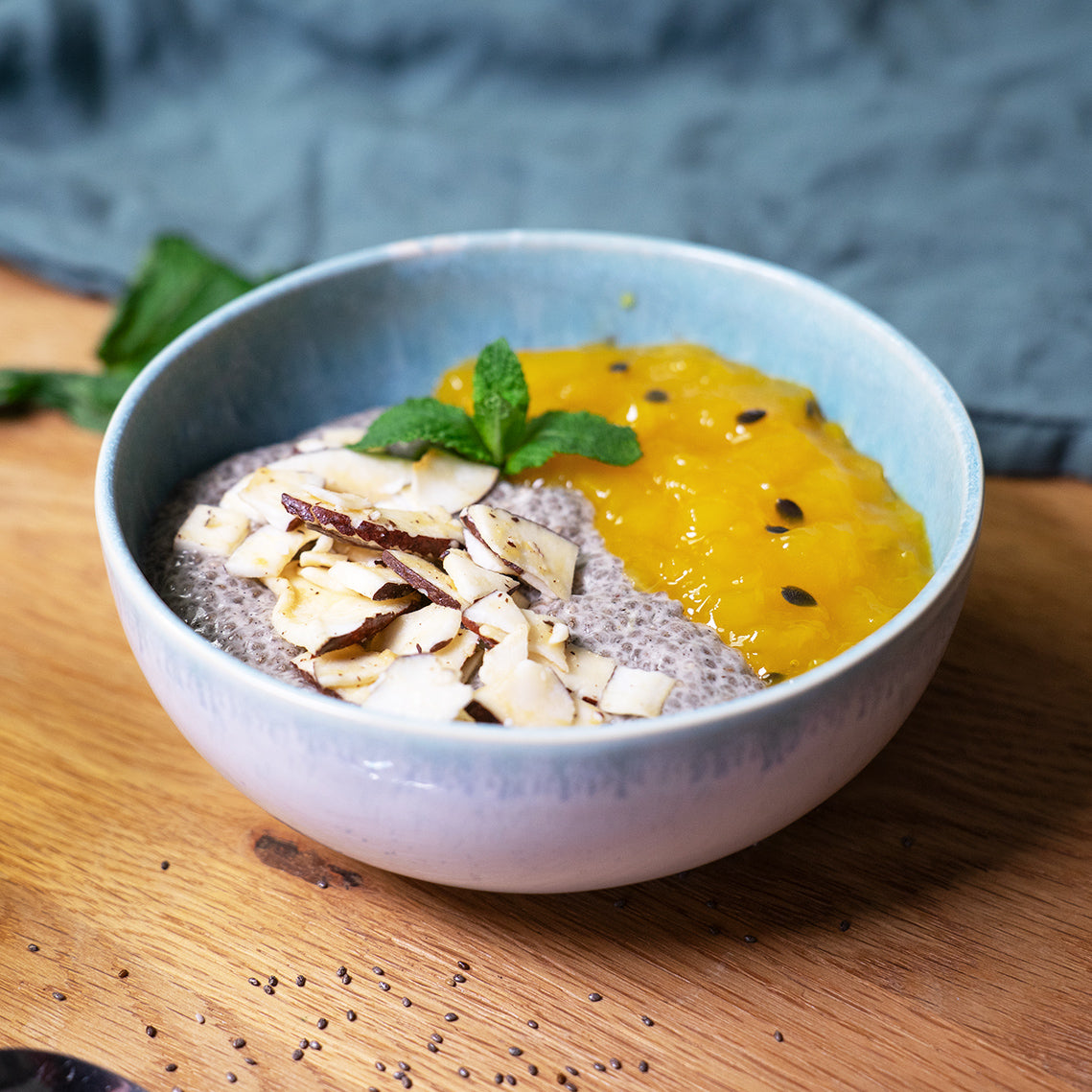 Chia-Samen-Pudding mit Mango-Passionsfrucht