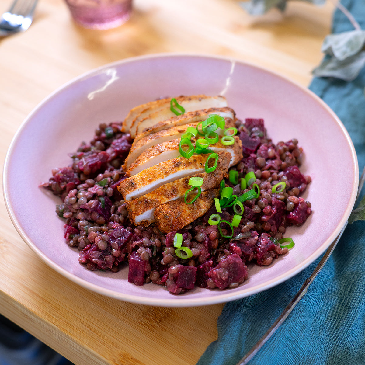 Linsen-Randensalat mit marinierten Pouletstreifen
