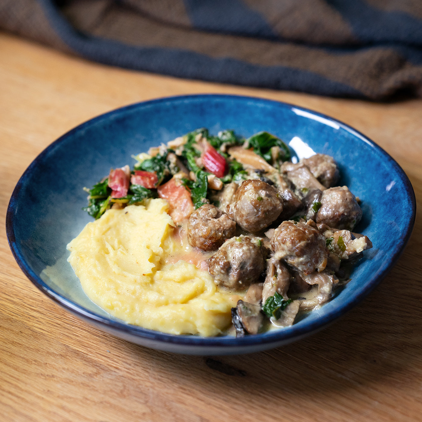 Meatballs mit Mangold und Härdöpfelstock