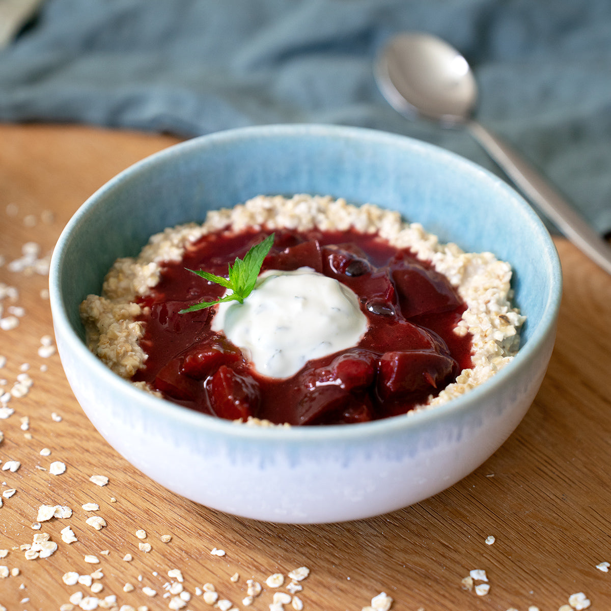 Overnight oats with plum compote