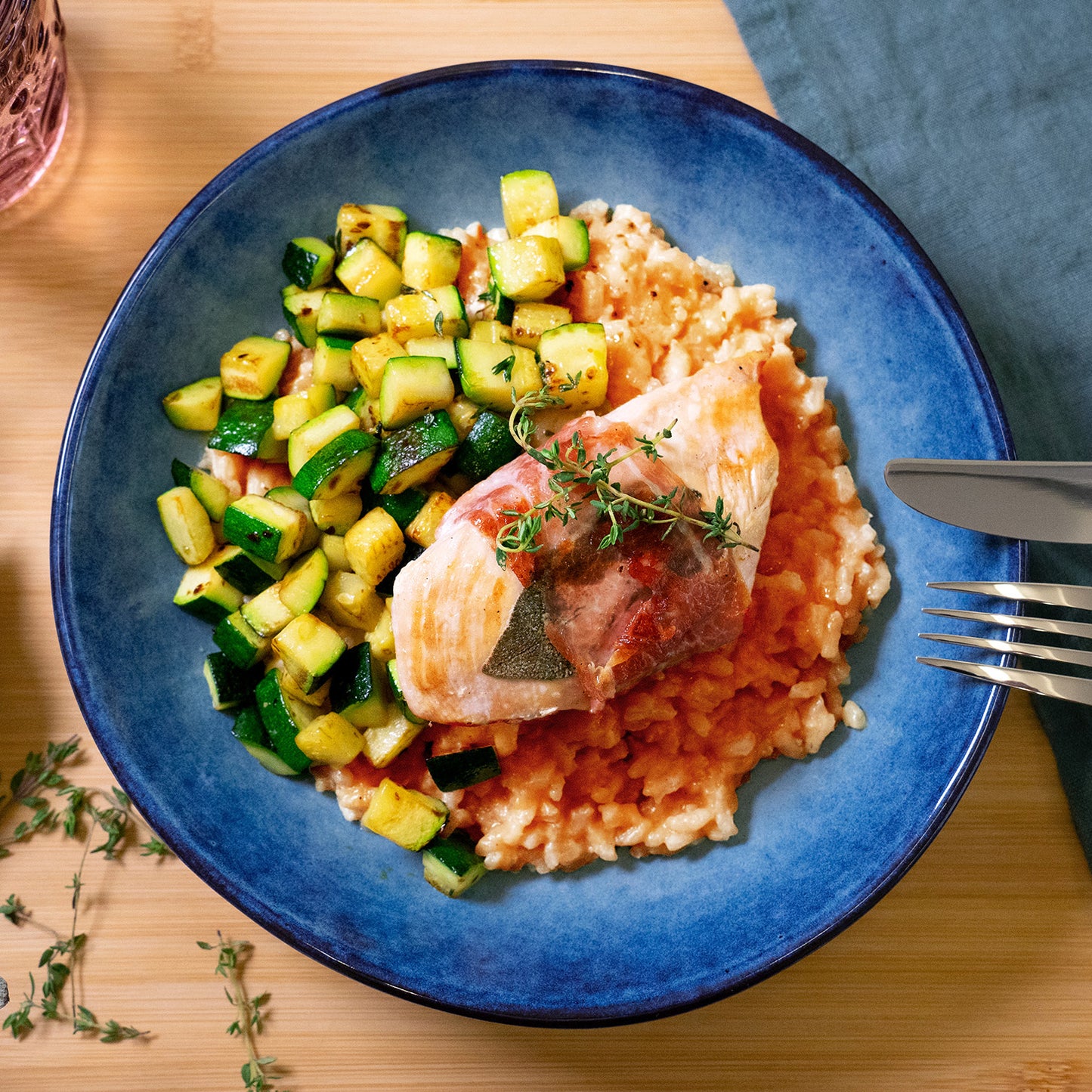 Tomatenrisotto mit Poulet-Saltimbocca