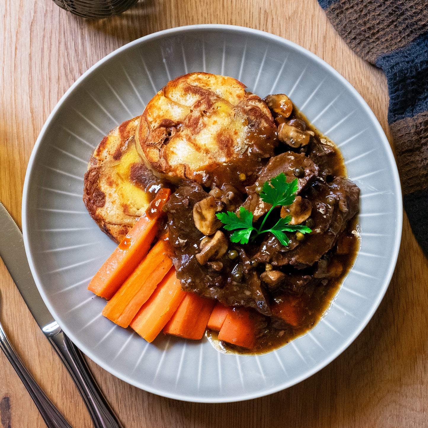 Rinderbäckchen mit Laugenknödel