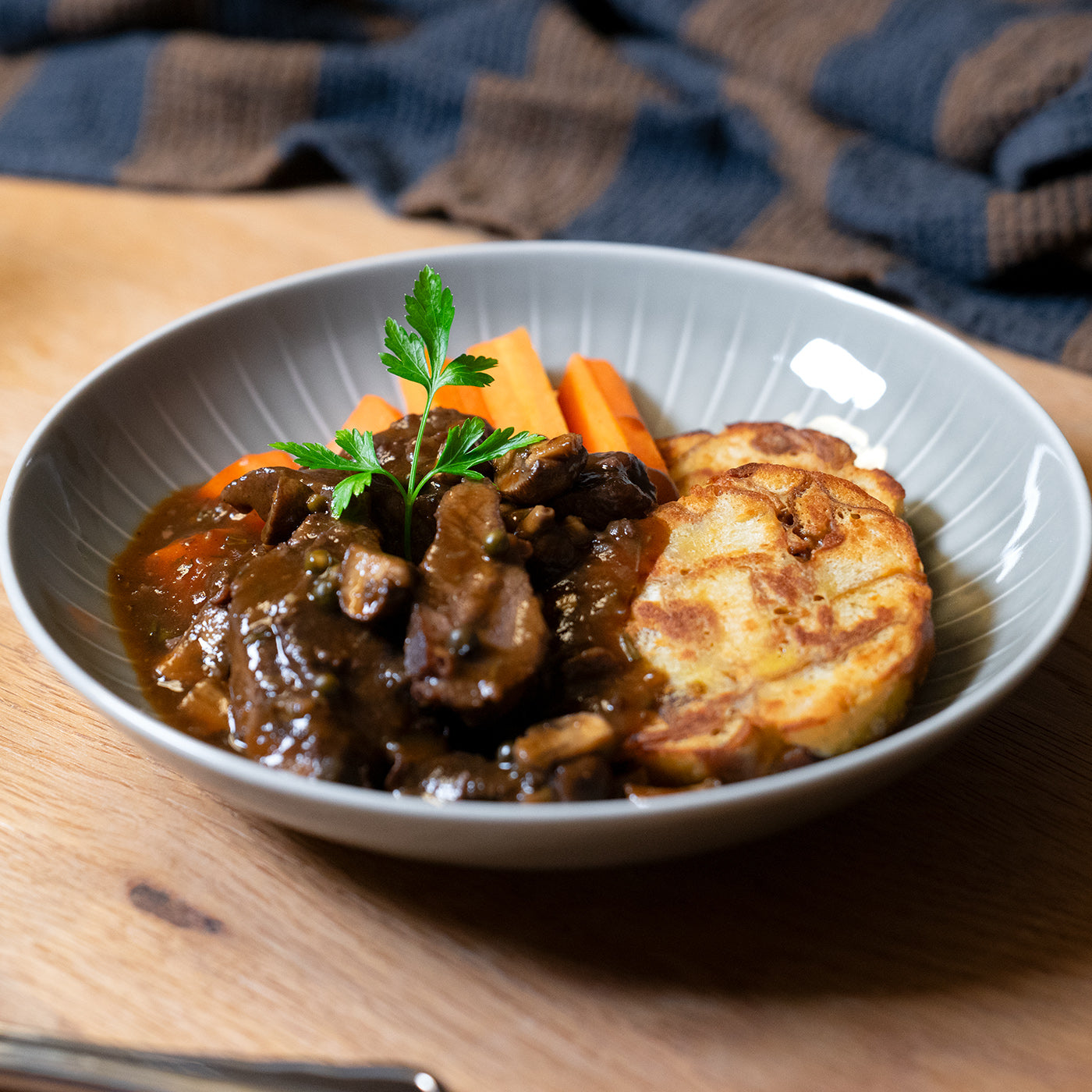 Rinderbäckchen mit Laugenknödel