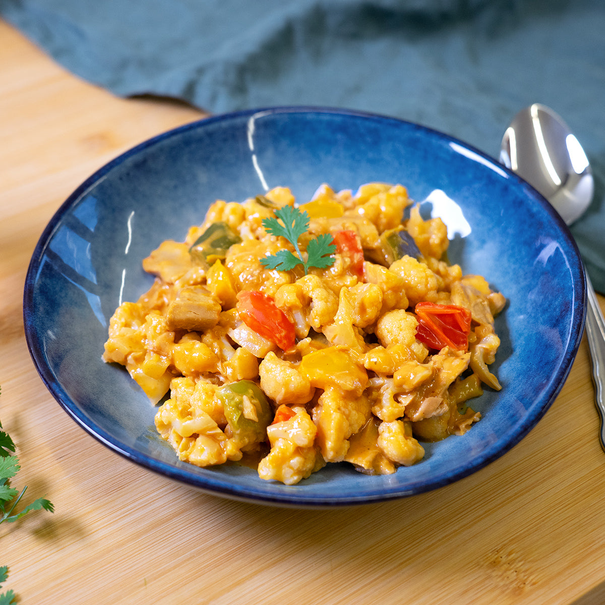 Rotes Blumenkohlcurry mit planted.chicken