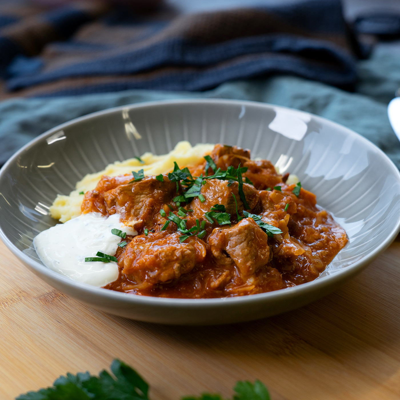 Szegediner Gulasch mit Kartoffelstampf
