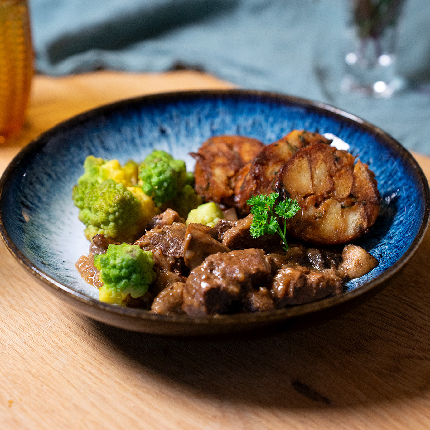 Wildschweinpfeffer mit Laugenknödel