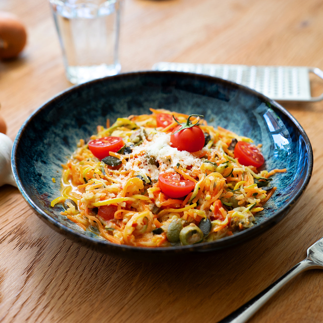 Zoodles mit Kirschtomaten