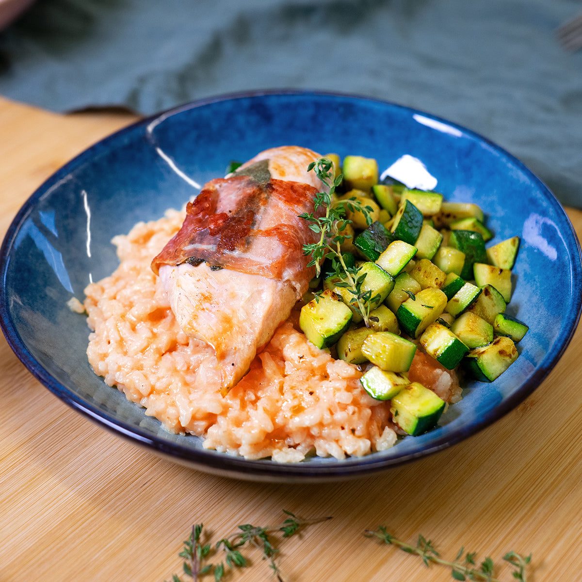 Tomatenrisotto mit Poulet-Saltimbocca