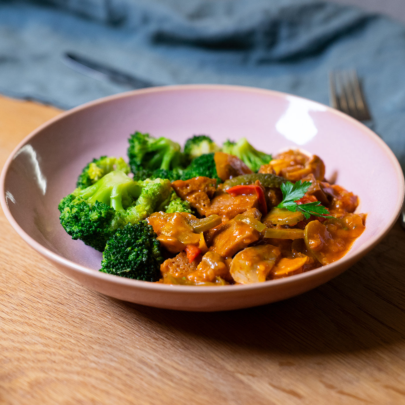 Seitan stroganoff with broccoli low carb