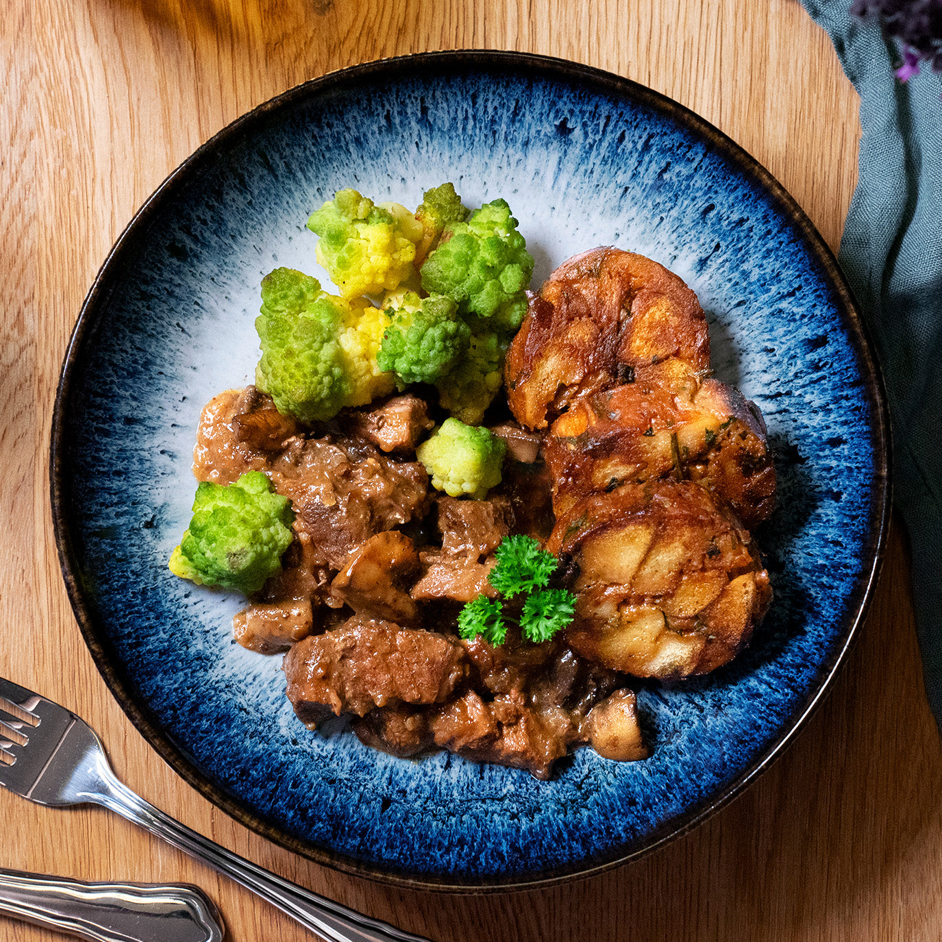 Wildschweinpfeffer mit Laugenknödel