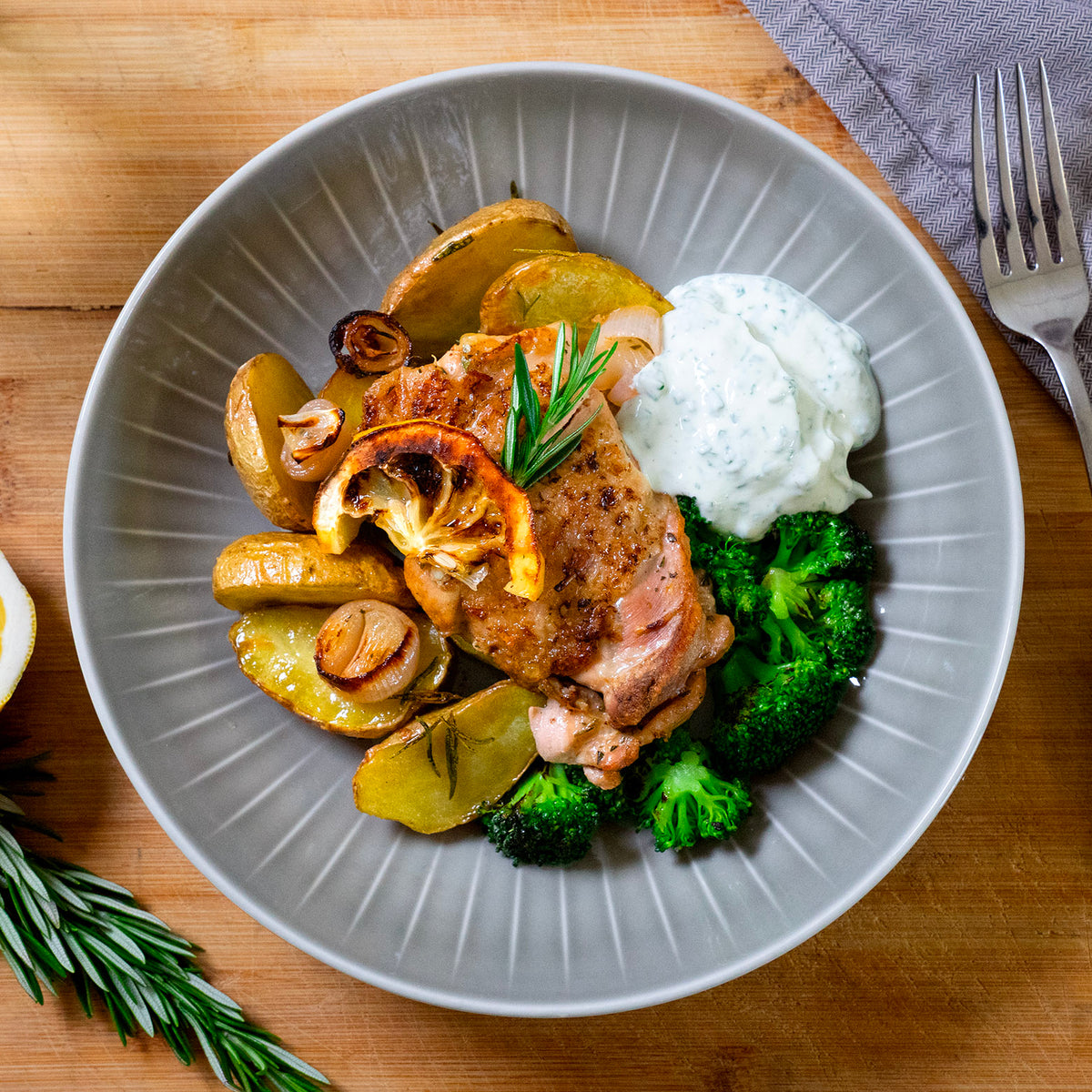 Mariniertes Pouletschenkel-Steak mit Zitronen