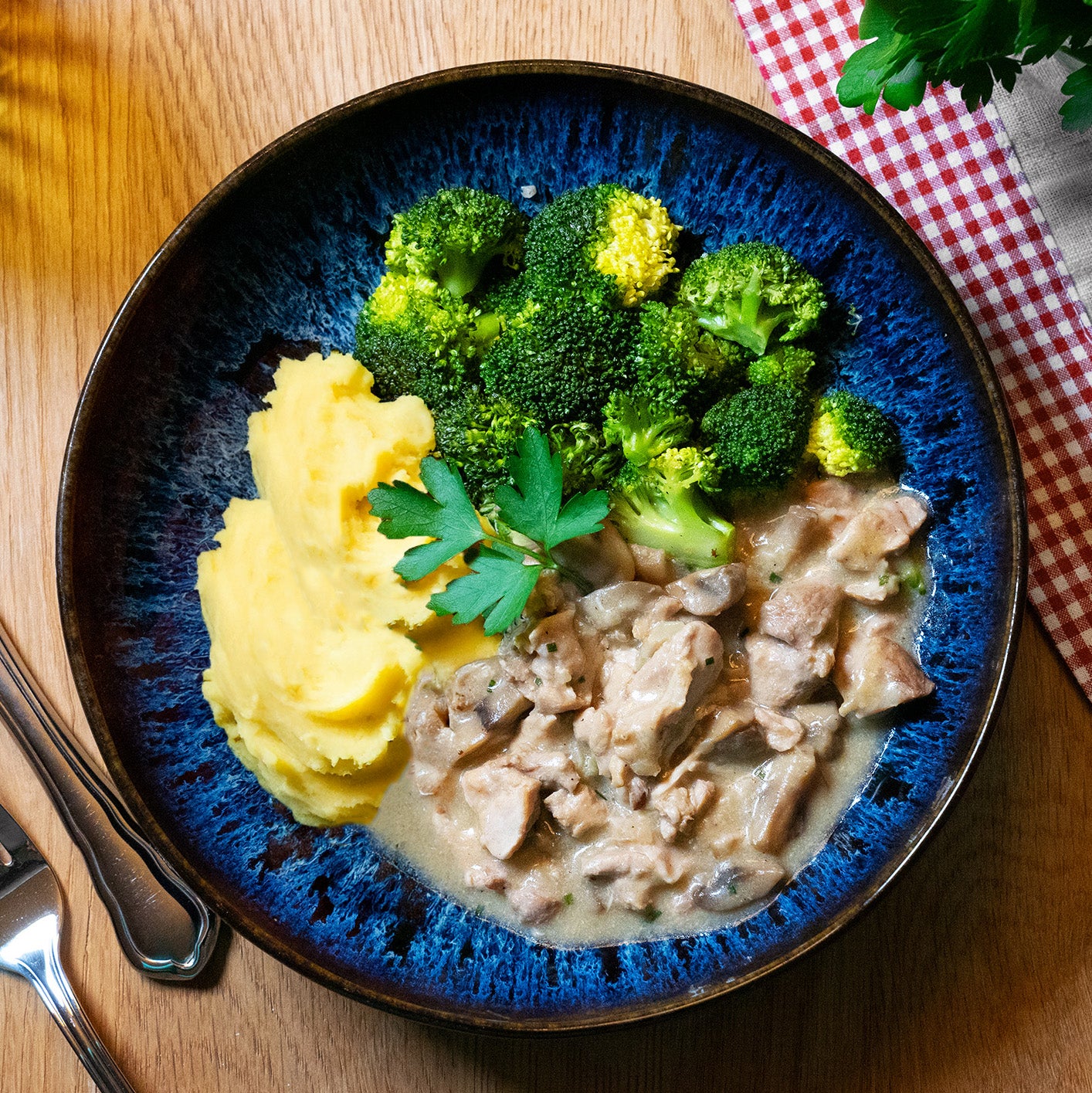 Pouletgeschnetzeltes Zürcher Art mit Kartoffelstock