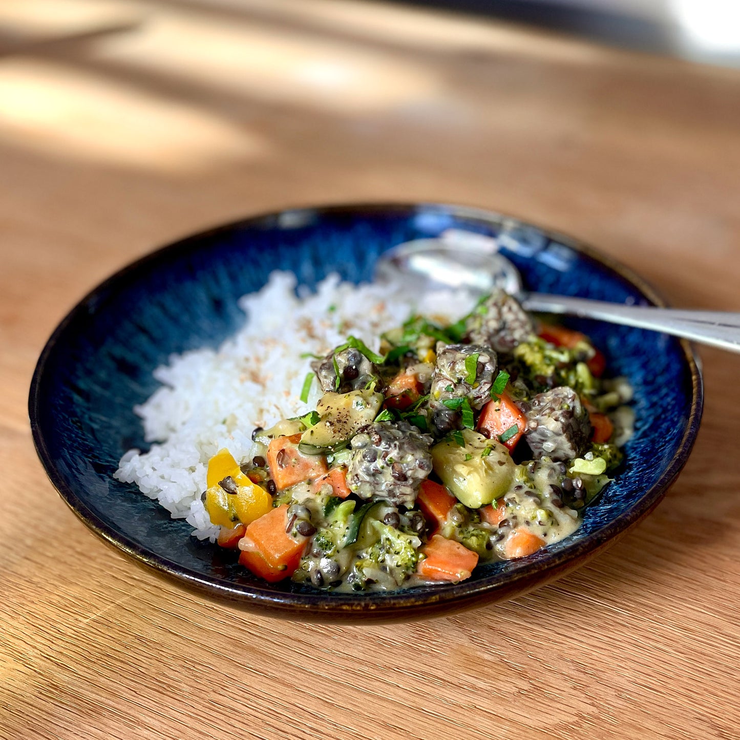 Grünes Thai Curry mit Linsen- Tempeh